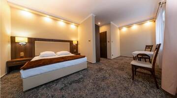 Фото номера Двухместный номер Делюкс с 1 кроватью Отель Hotel Promien г. Скаржиско-Каменна 2