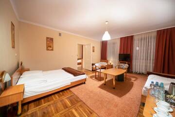 Фото номера Четырехместный номер Отель Hotel Promien г. Скаржиско-Каменна 3